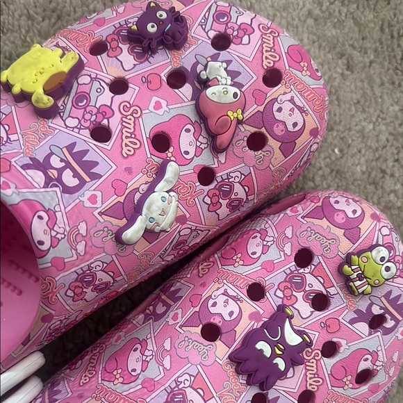 Hello Kitty Crocs - Picture 3 of 5